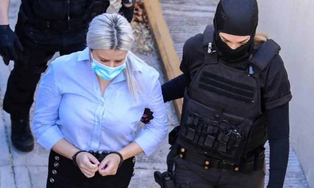 Βιτριόλι: Κυνική η Έφη - «Μου γύρισε το κεφάλι και το έκανα»